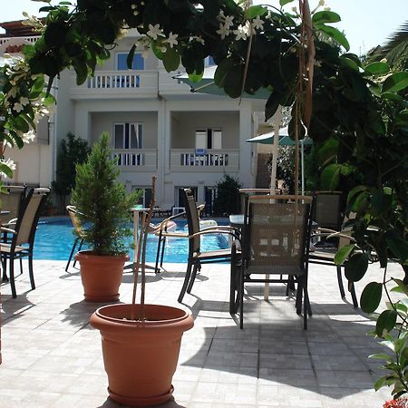 Akatos Hotel Agia Marina Екстериор снимка