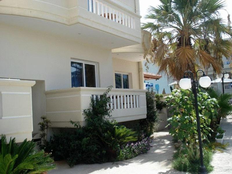 Akatos Hotel Agia Marina Екстериор снимка