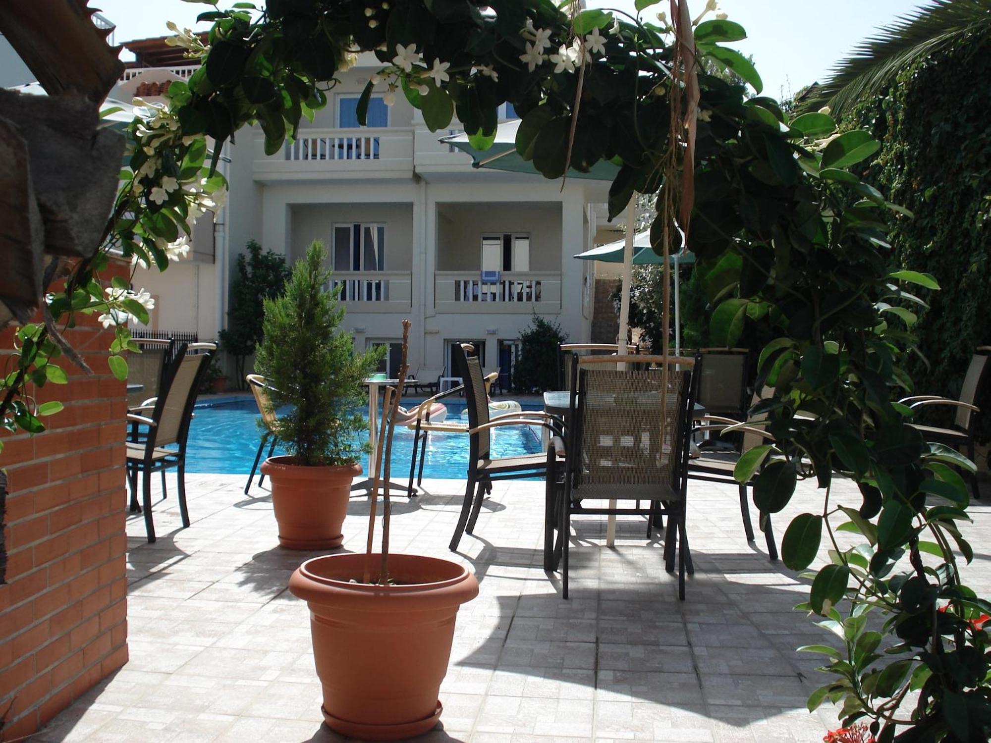 Akatos Hotel Agia Marina Екстериор снимка