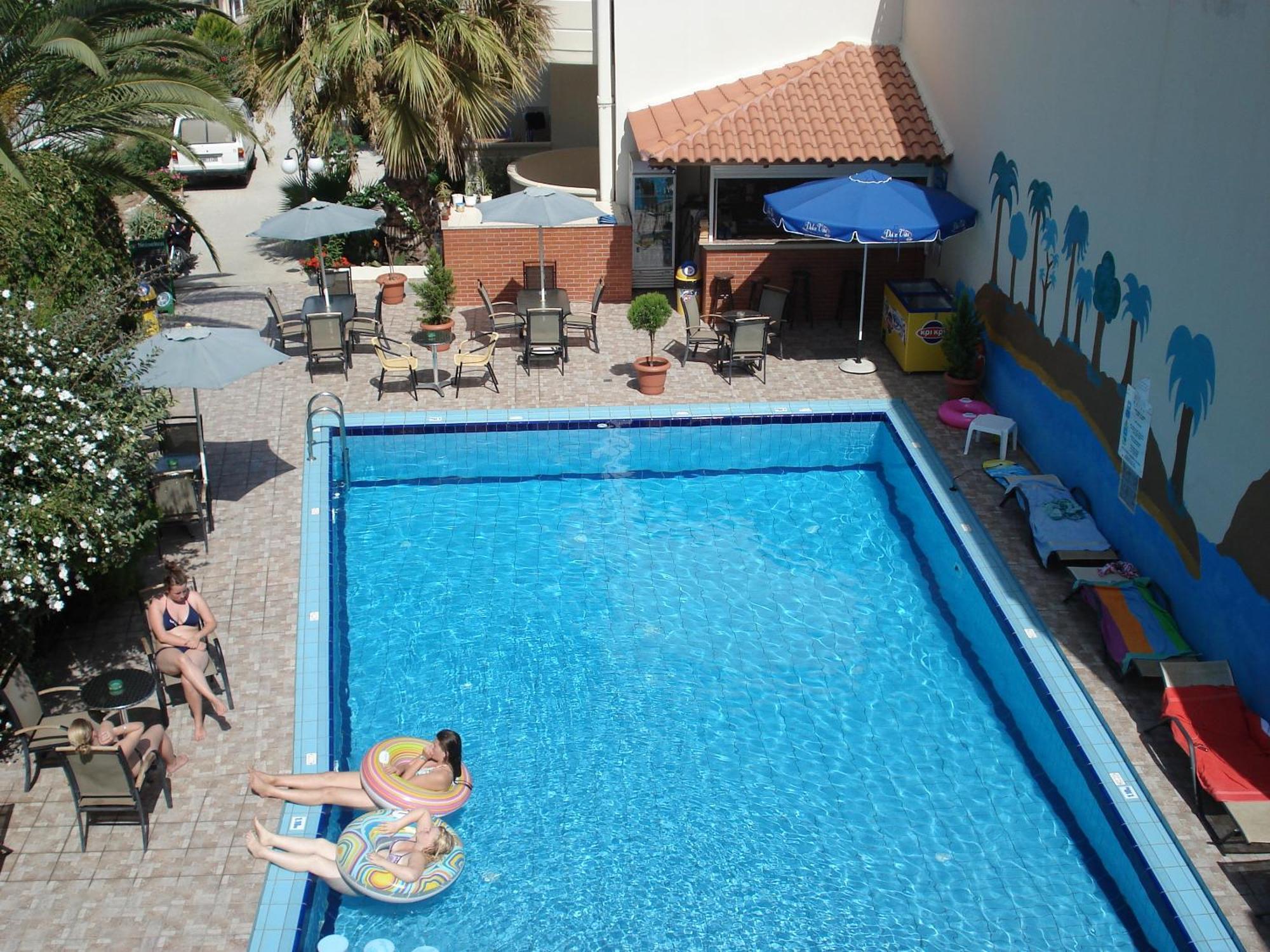 Akatos Hotel Agia Marina Екстериор снимка