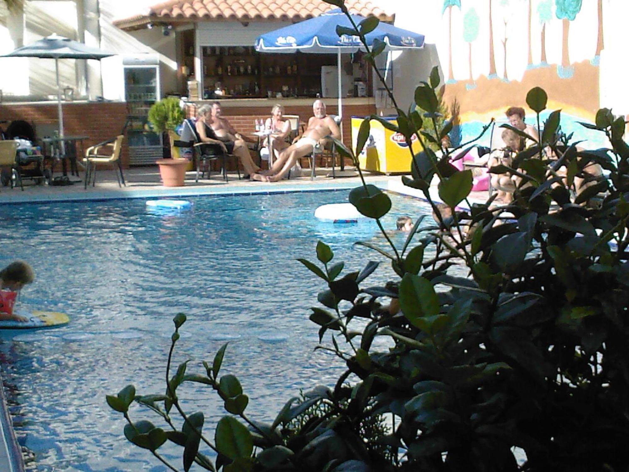 Akatos Hotel Agia Marina Екстериор снимка