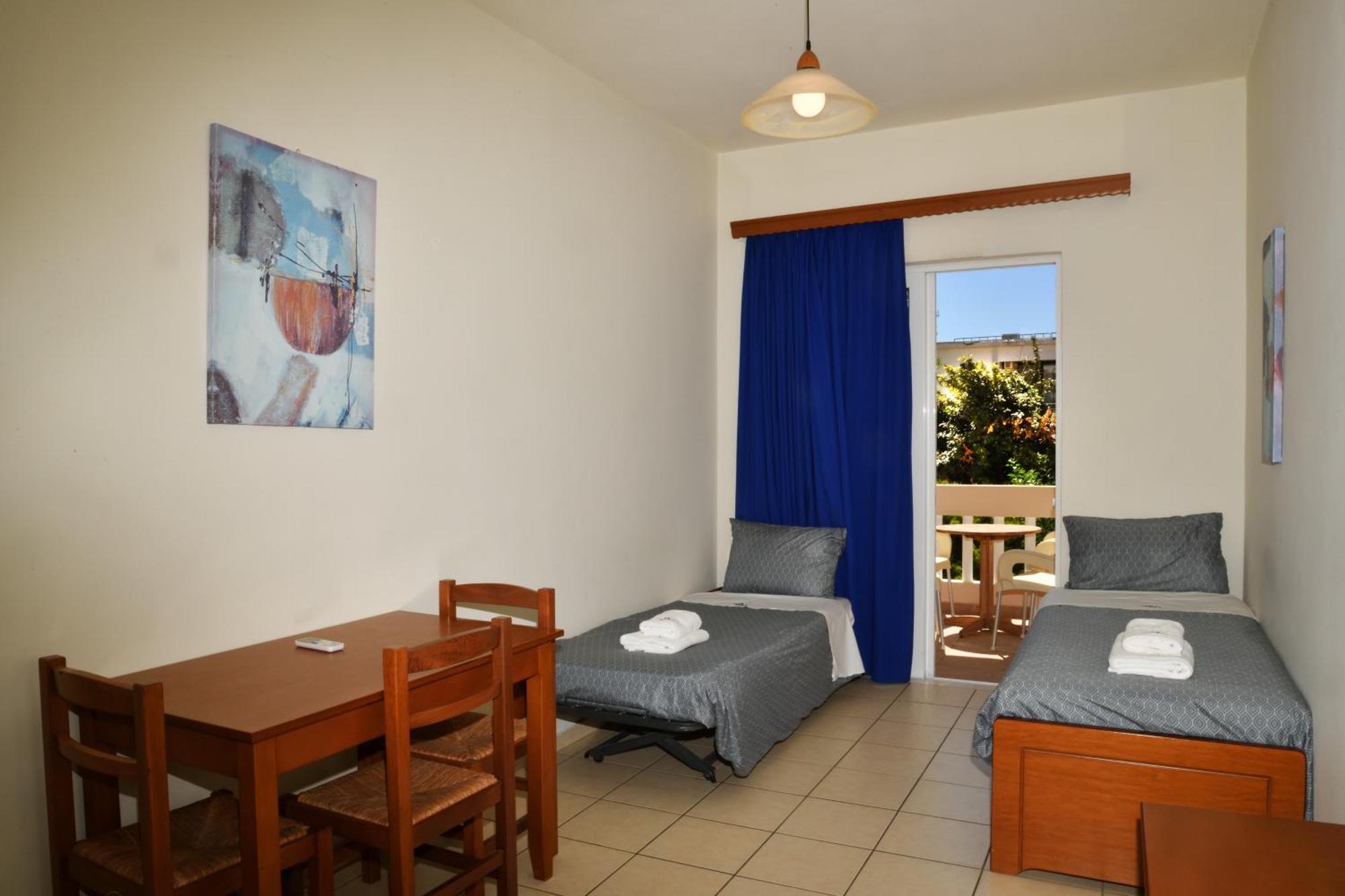 Akatos Hotel Agia Marina Екстериор снимка