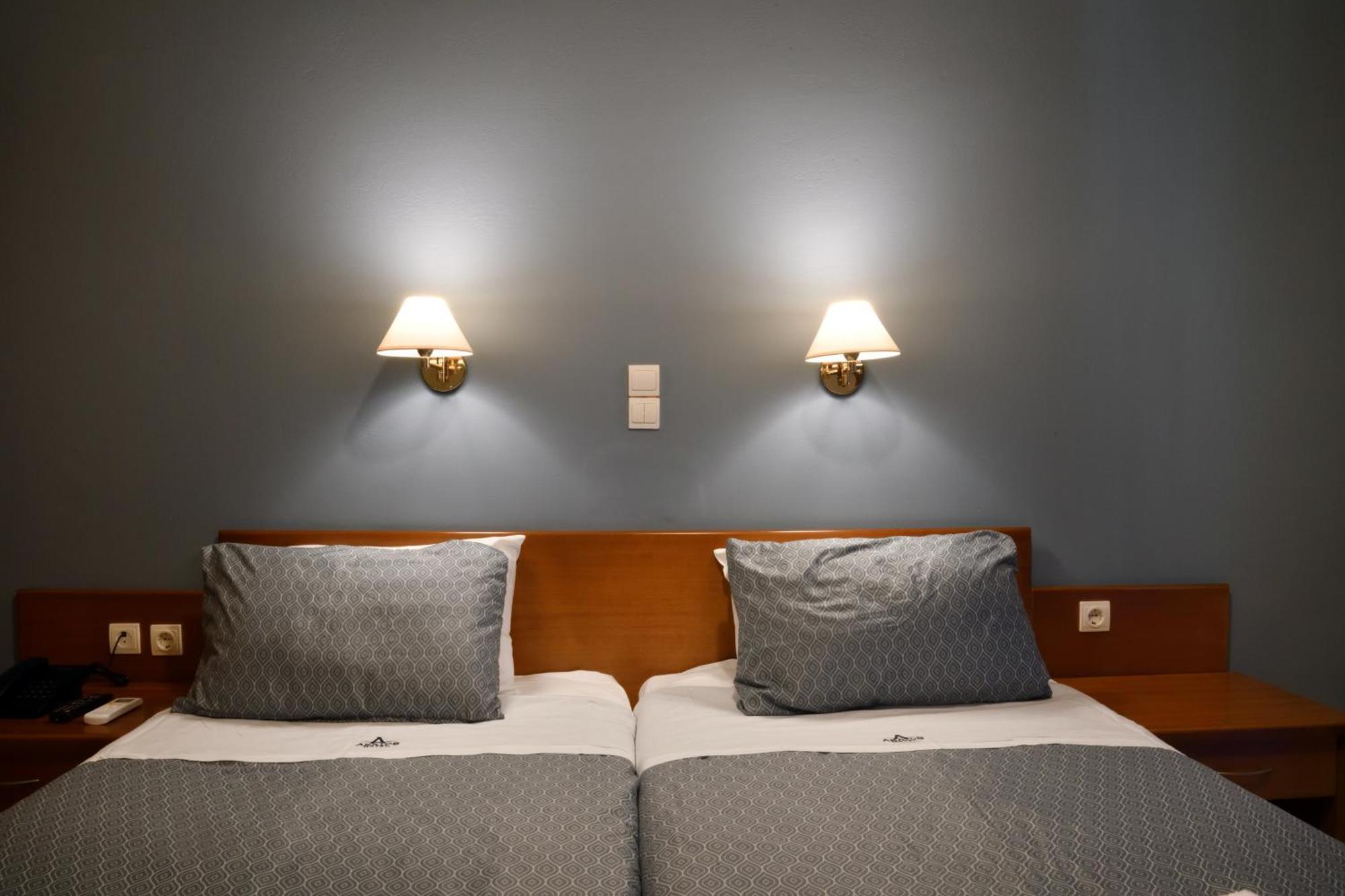 Akatos Hotel Agia Marina Екстериор снимка