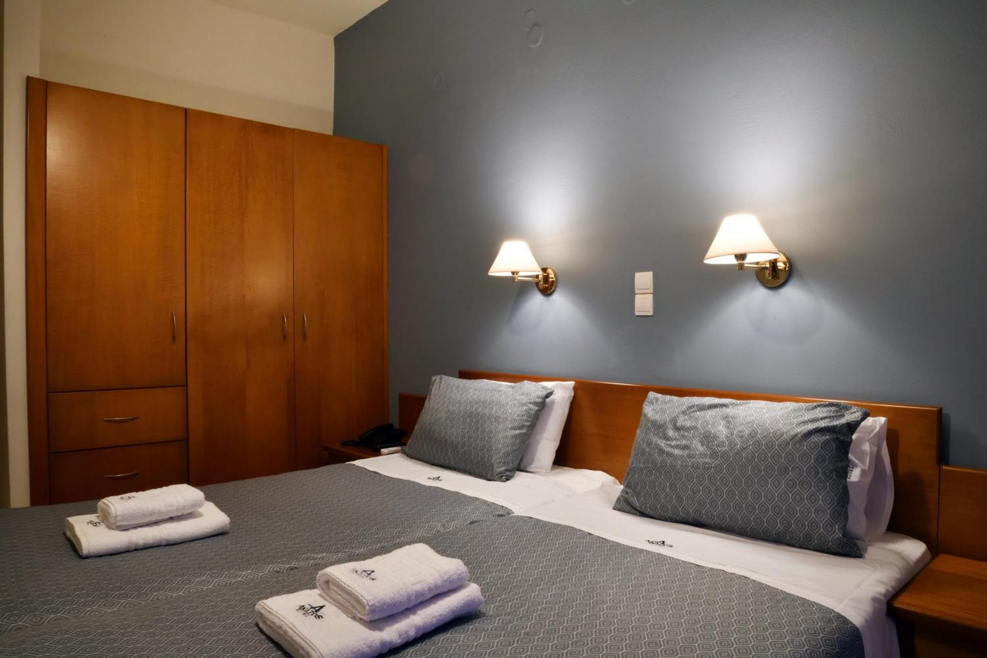 Akatos Hotel Agia Marina Екстериор снимка
