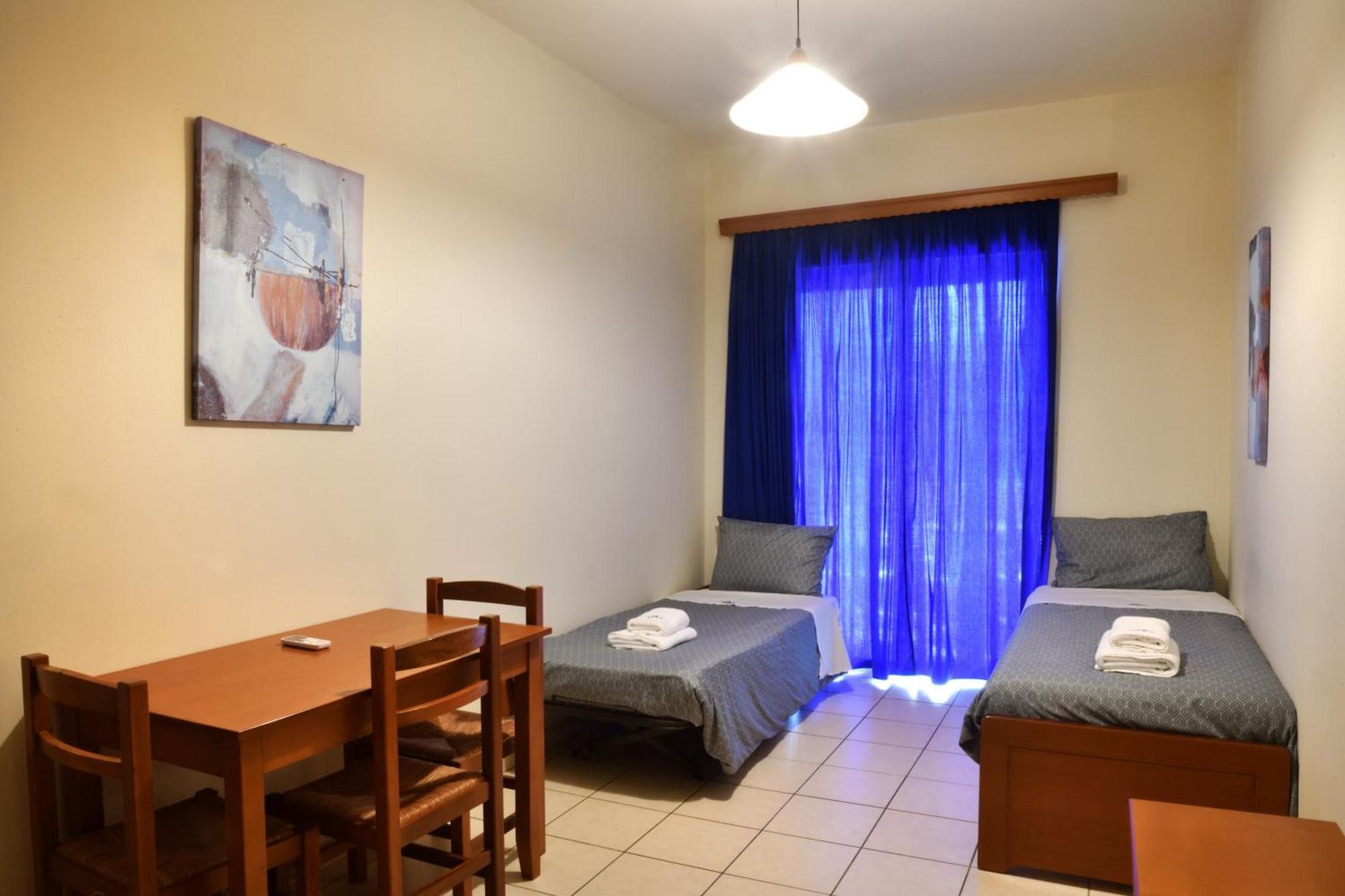 Akatos Hotel Agia Marina Екстериор снимка
