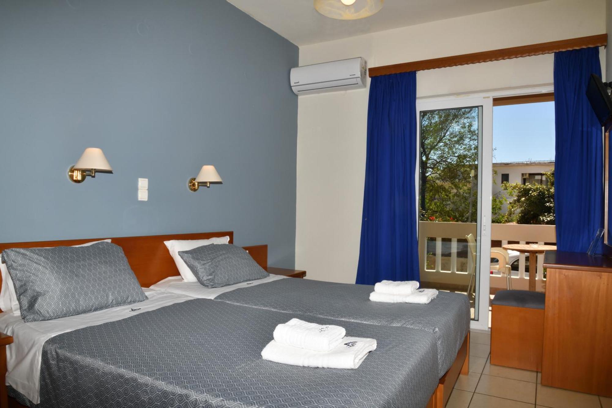 Akatos Hotel Agia Marina Екстериор снимка