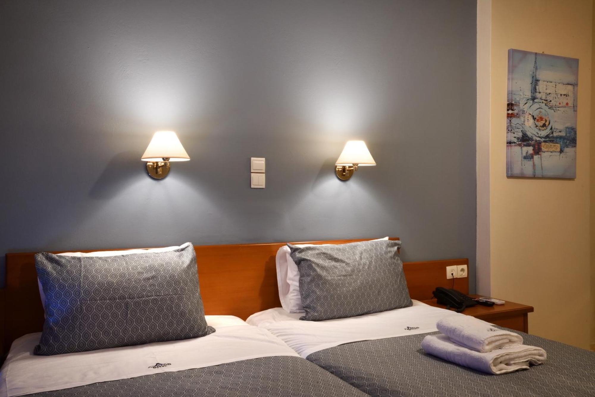 Akatos Hotel Agia Marina Екстериор снимка