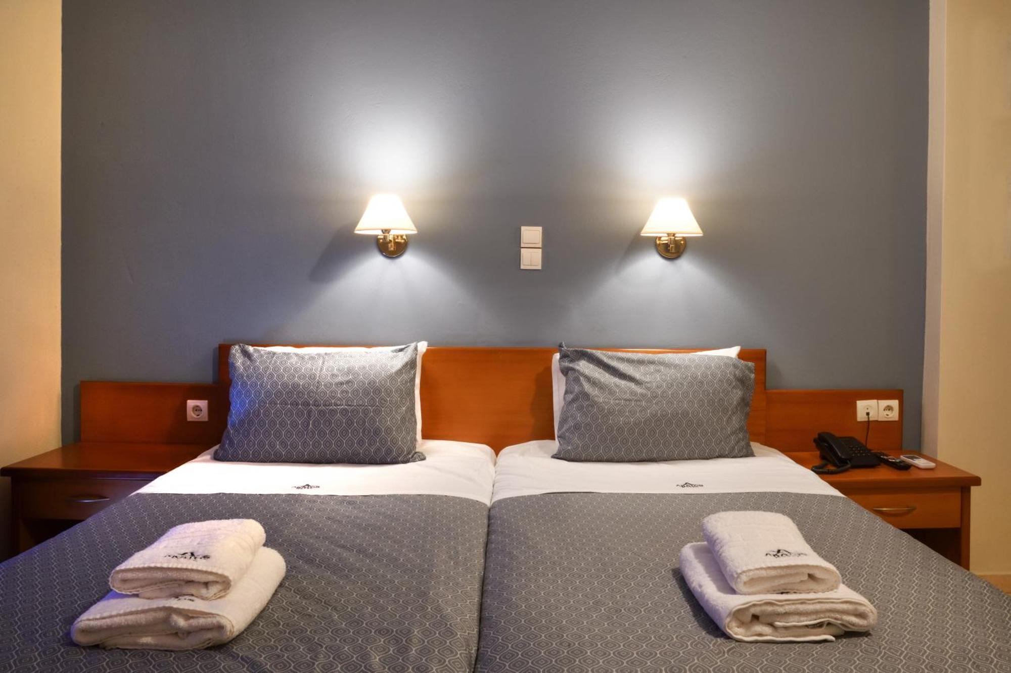 Akatos Hotel Agia Marina Екстериор снимка