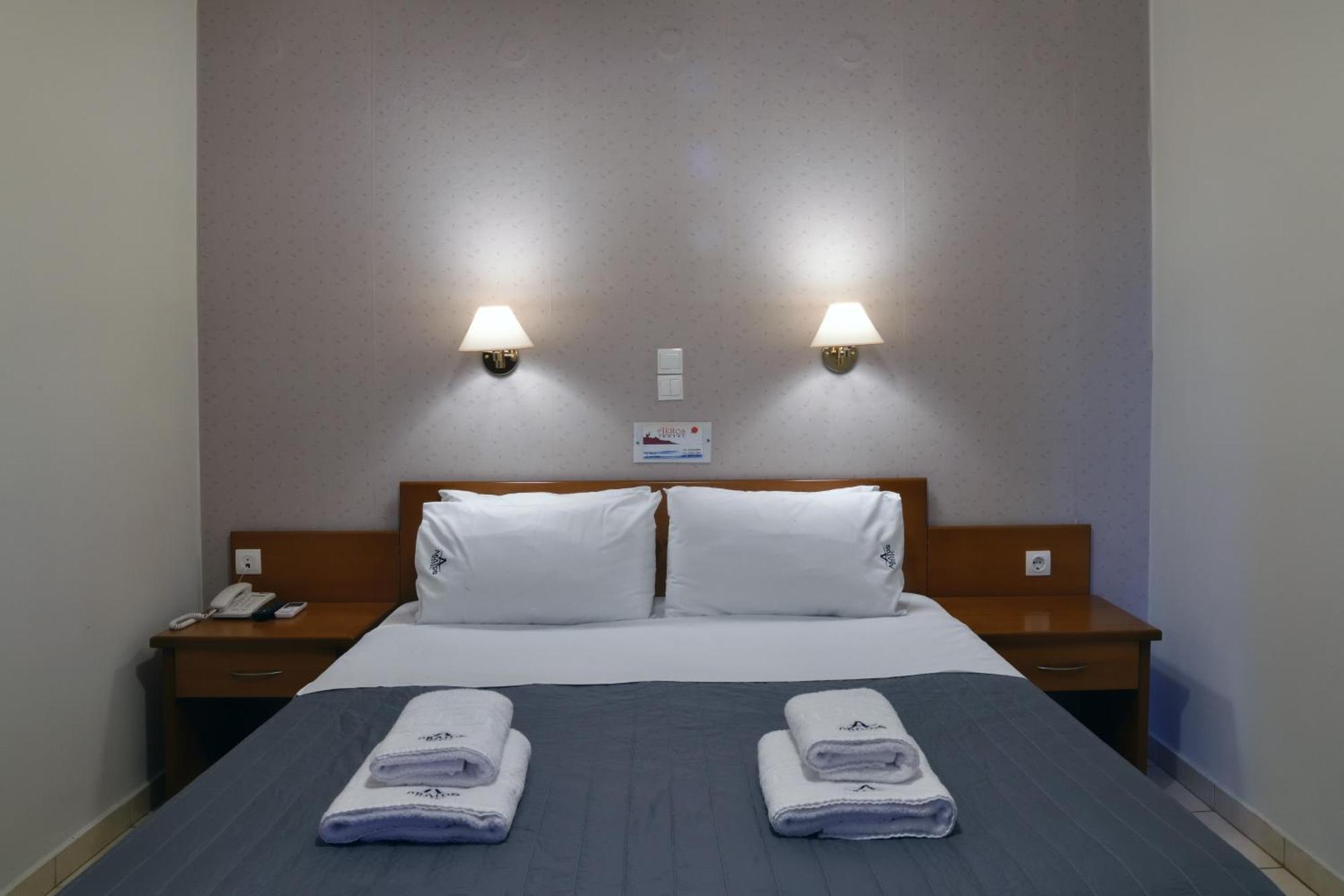 Akatos Hotel Agia Marina Екстериор снимка