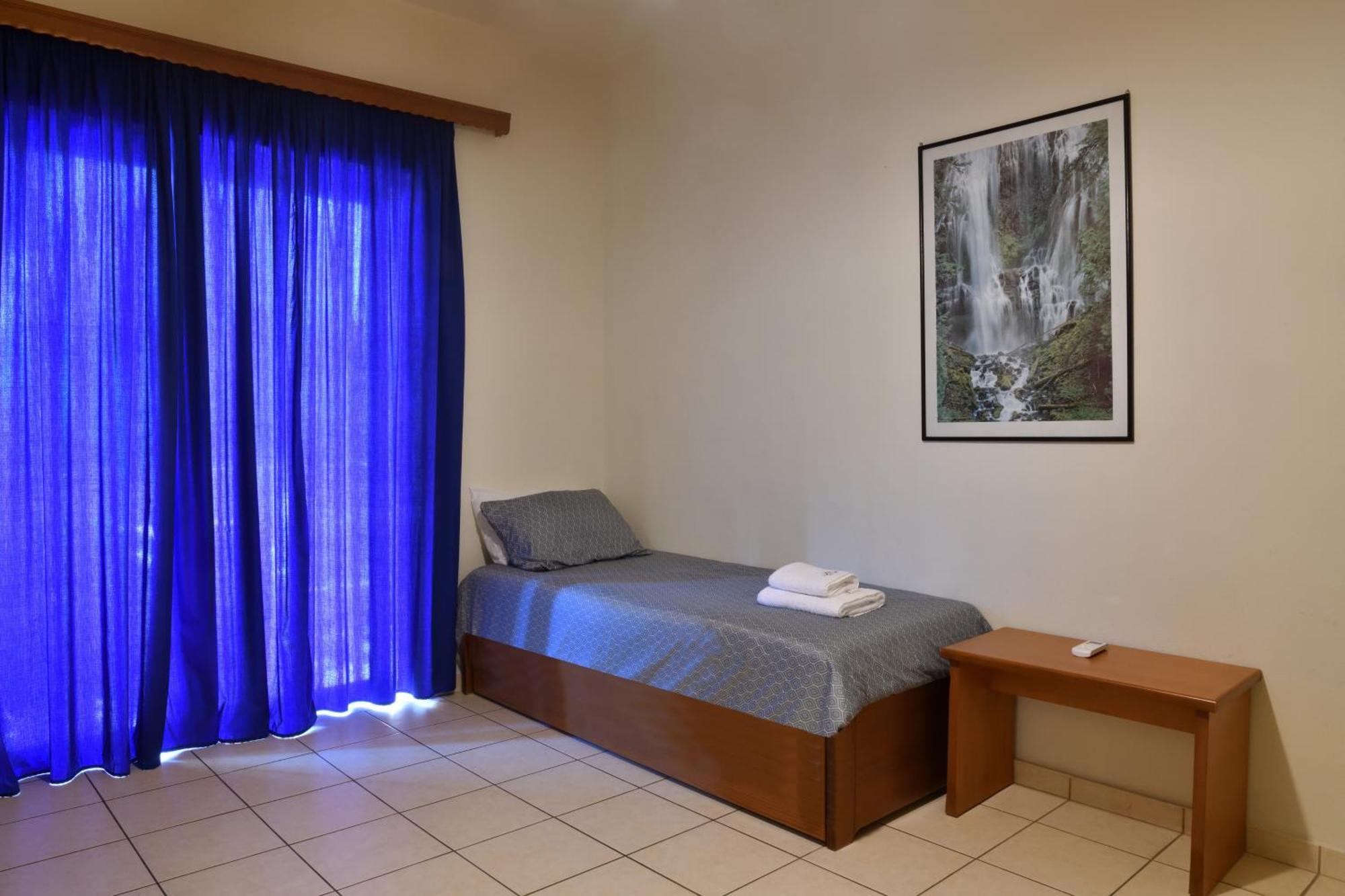 Akatos Hotel Agia Marina Екстериор снимка