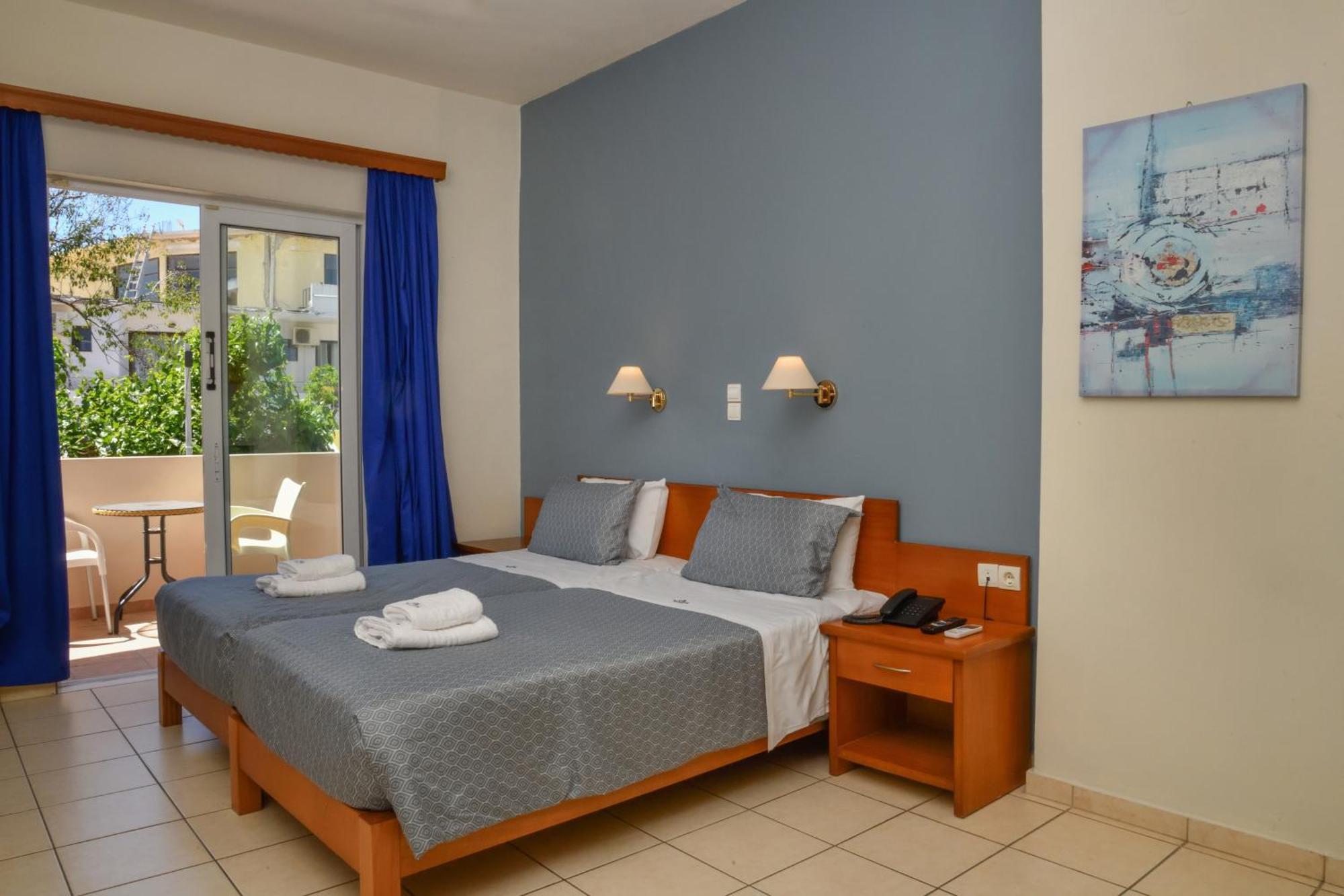 Akatos Hotel Agia Marina Екстериор снимка