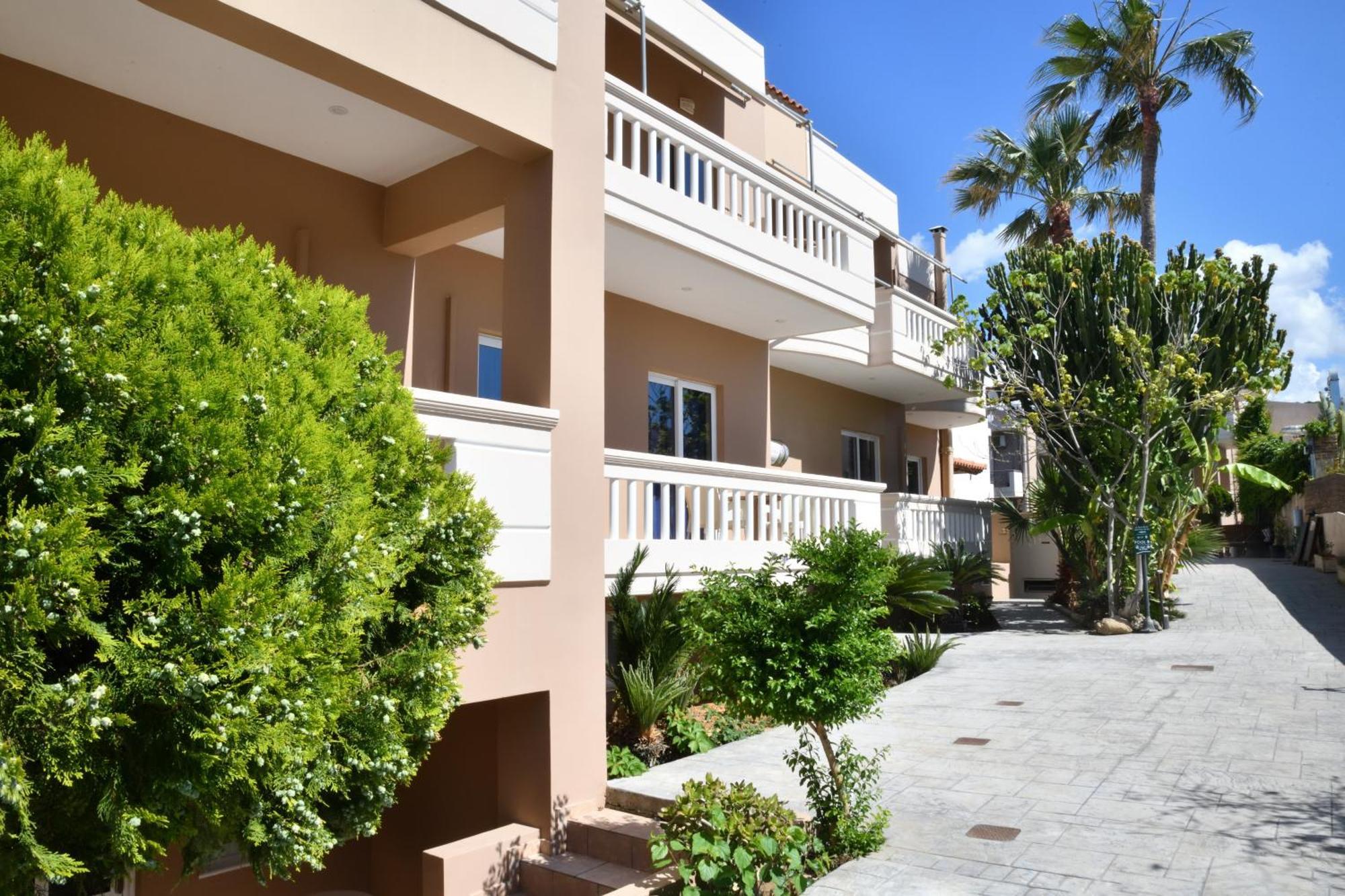Akatos Hotel Agia Marina Екстериор снимка