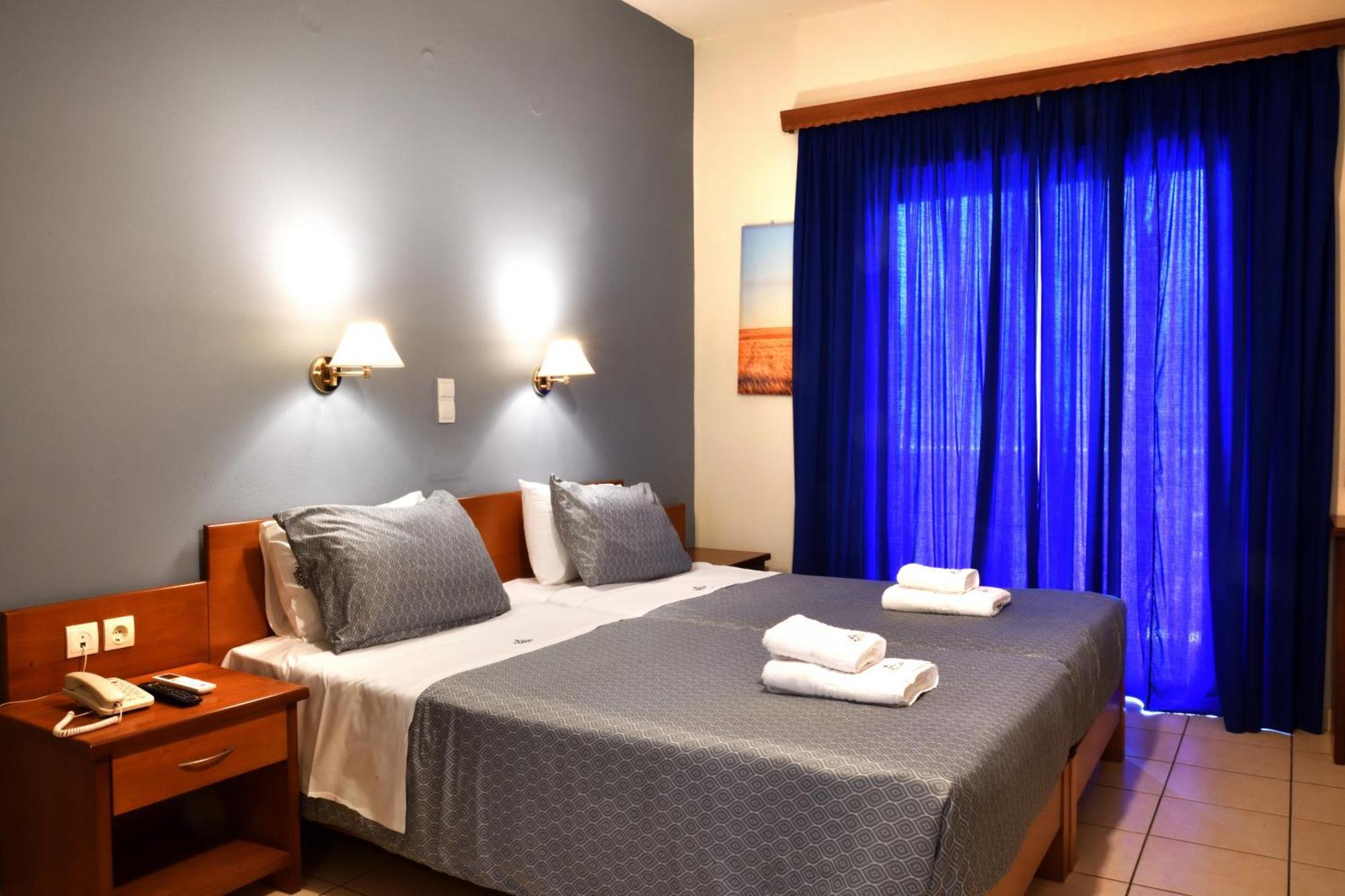 Akatos Hotel Agia Marina Екстериор снимка
