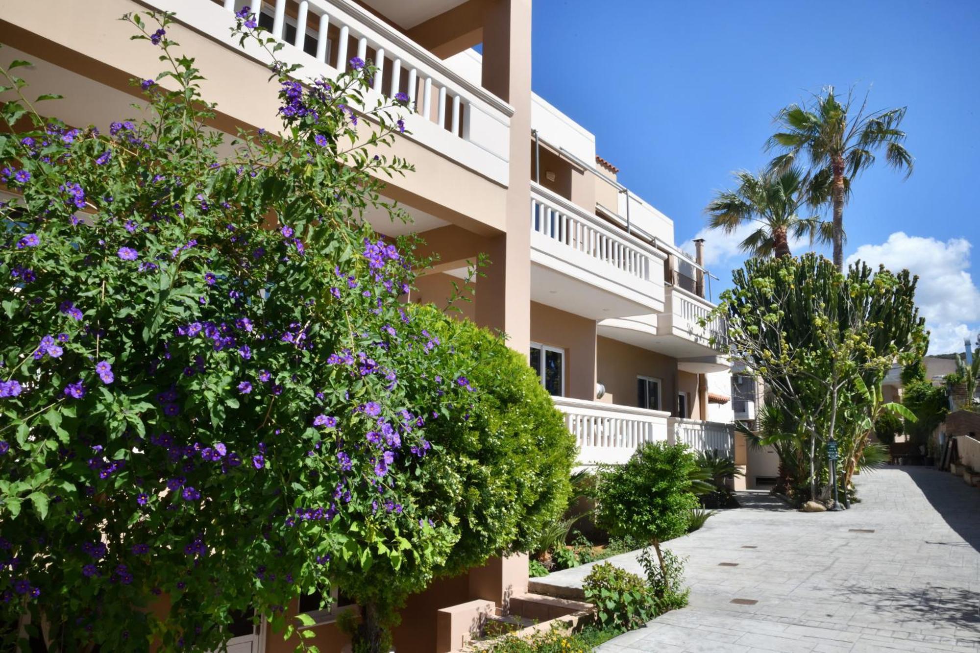 Akatos Hotel Agia Marina Екстериор снимка