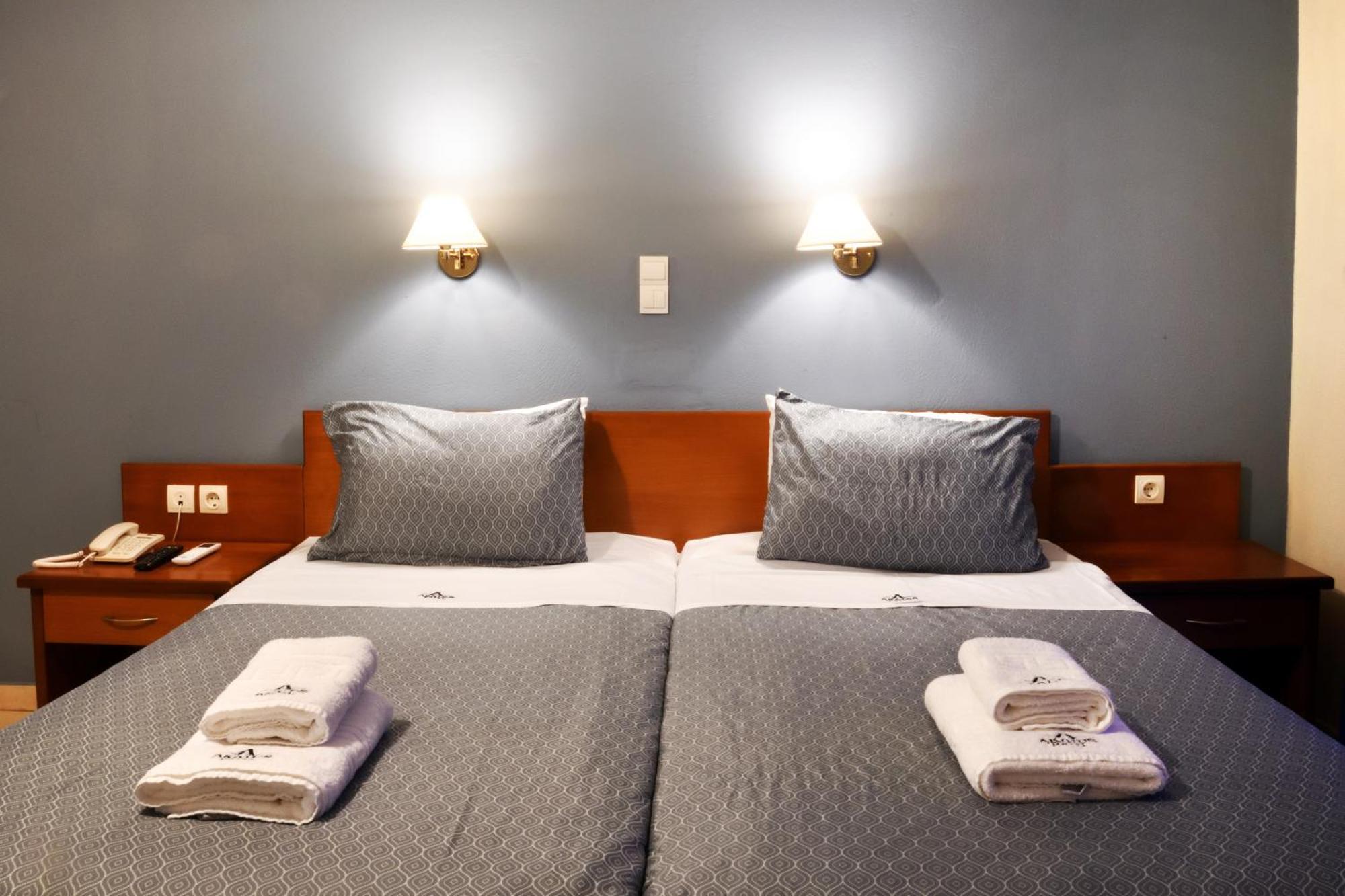 Akatos Hotel Agia Marina Екстериор снимка