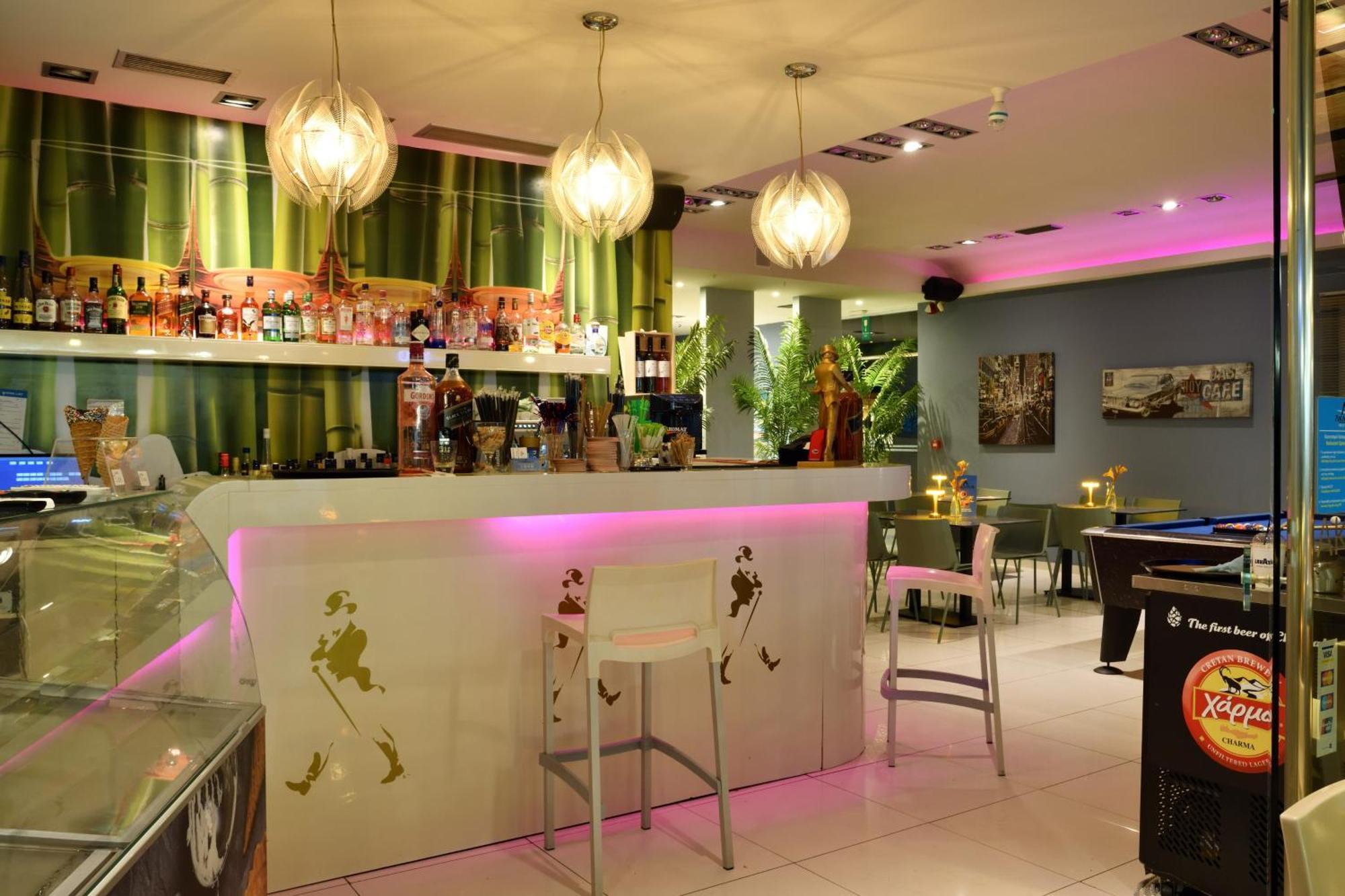 Akatos Hotel Agia Marina Екстериор снимка