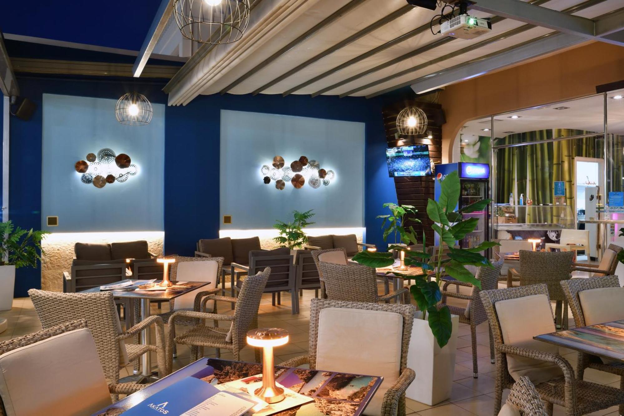 Akatos Hotel Agia Marina Екстериор снимка