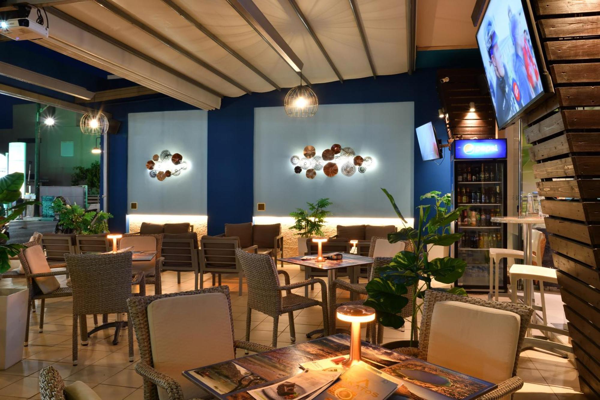 Akatos Hotel Agia Marina Екстериор снимка