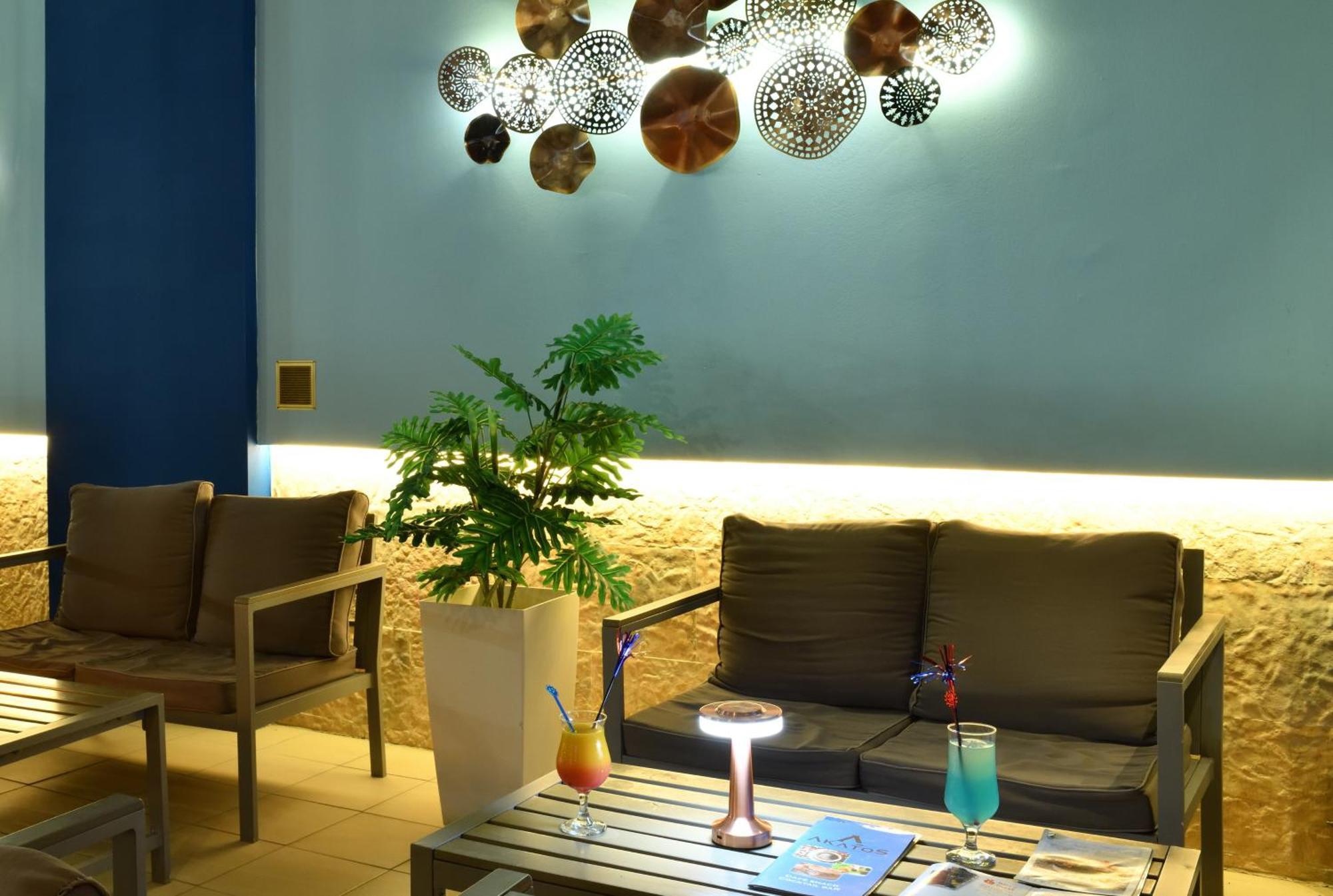 Akatos Hotel Agia Marina Екстериор снимка