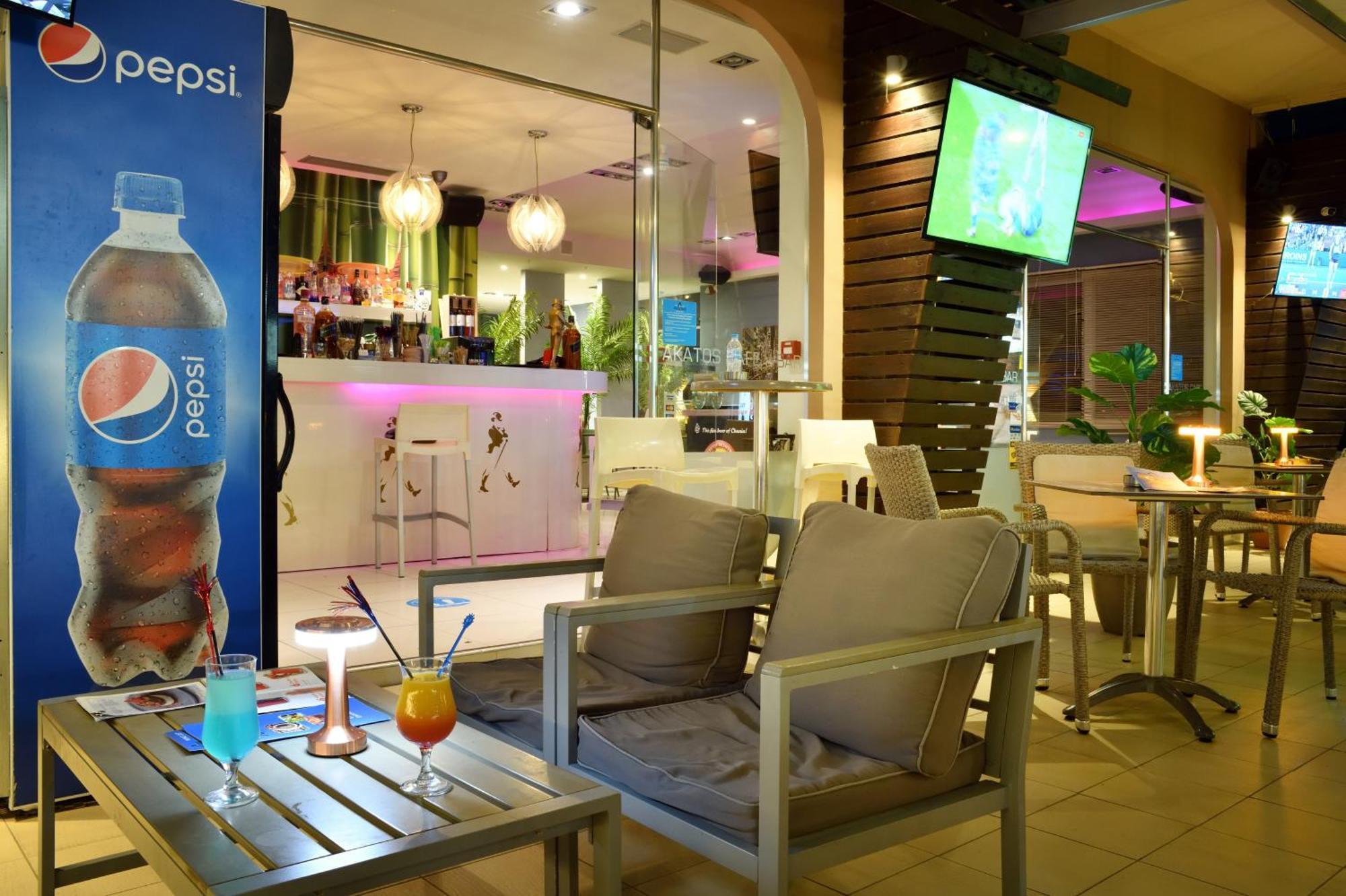 Akatos Hotel Agia Marina Екстериор снимка