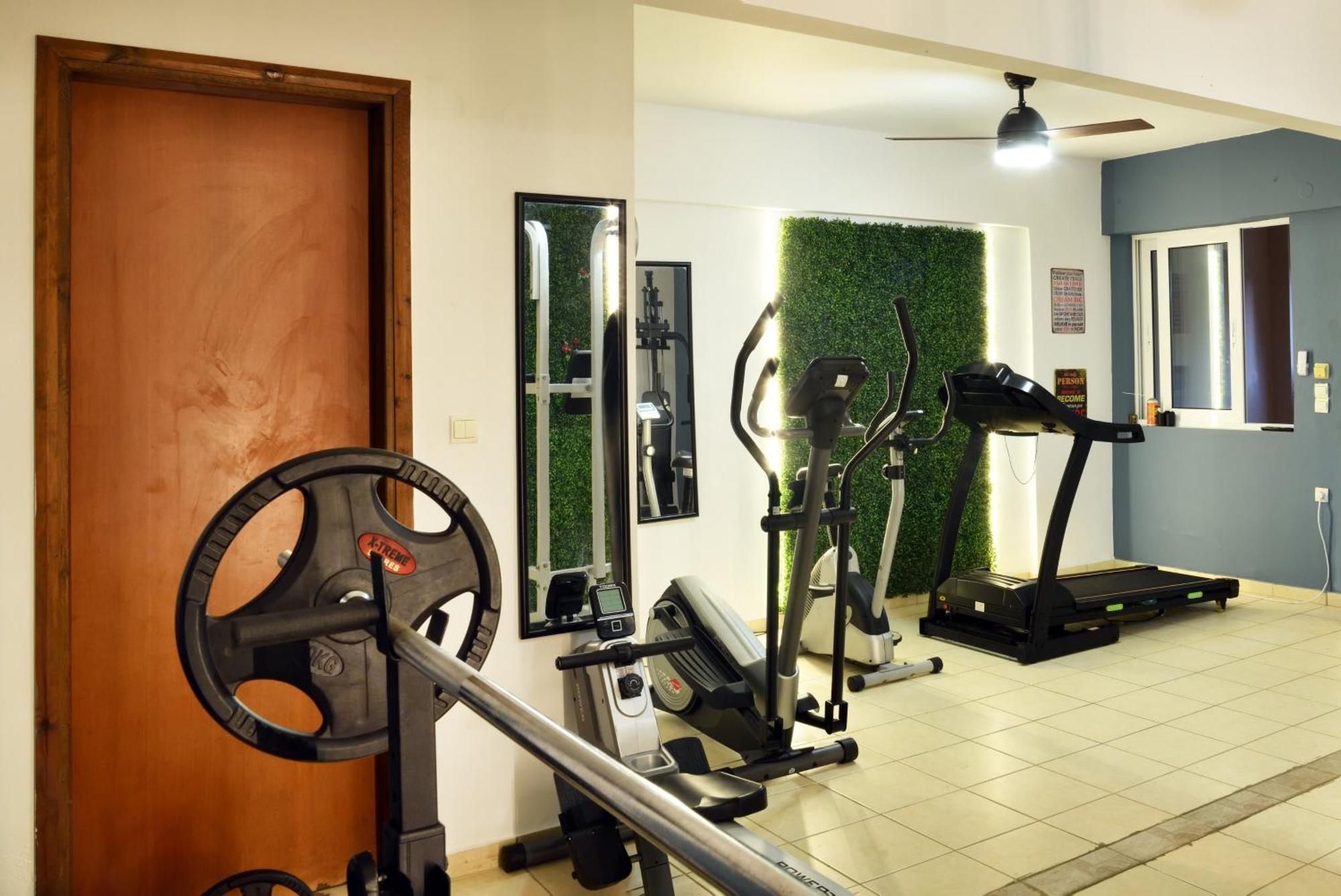 Akatos Hotel Agia Marina Екстериор снимка