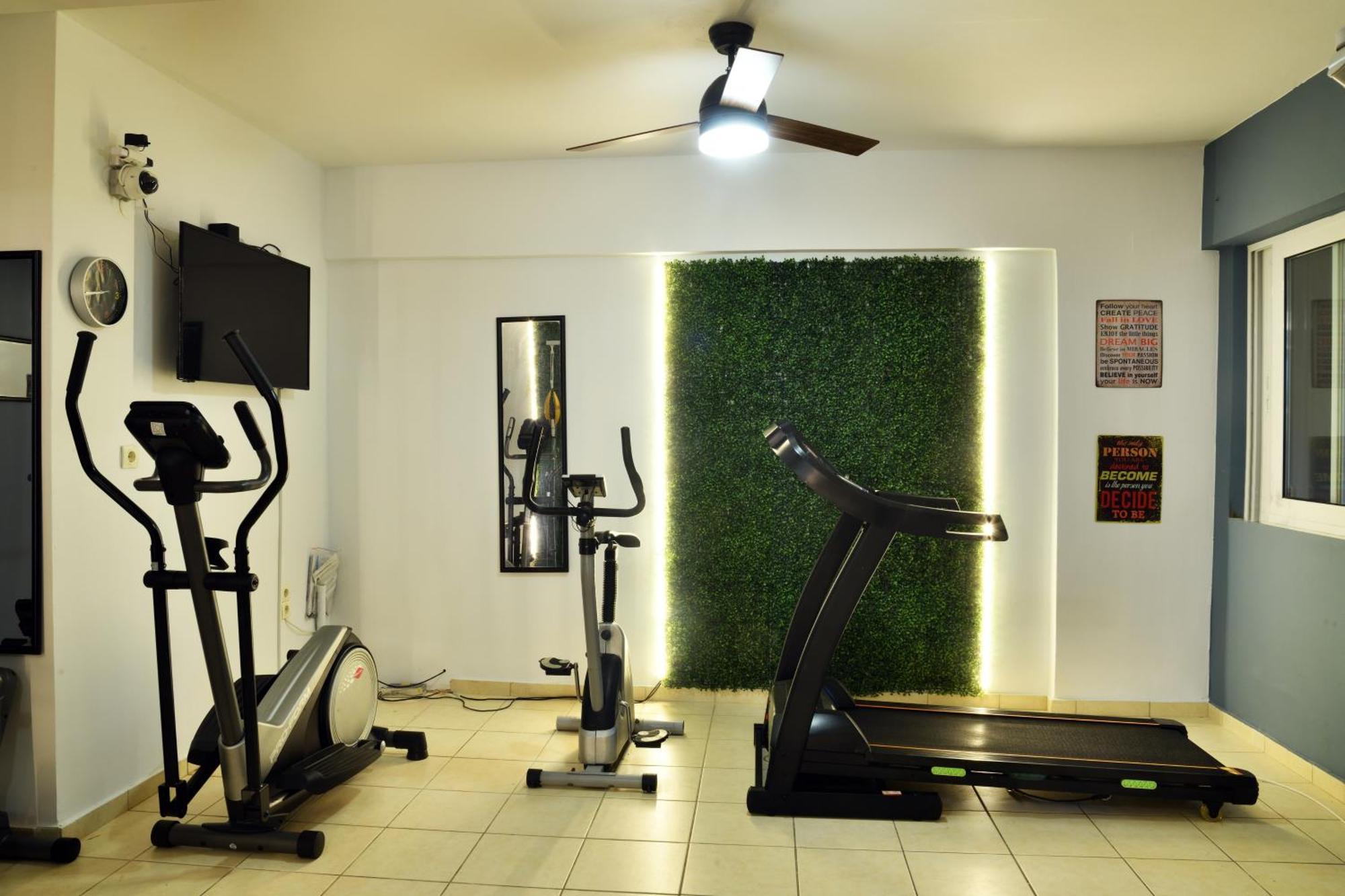 Akatos Hotel Agia Marina Екстериор снимка