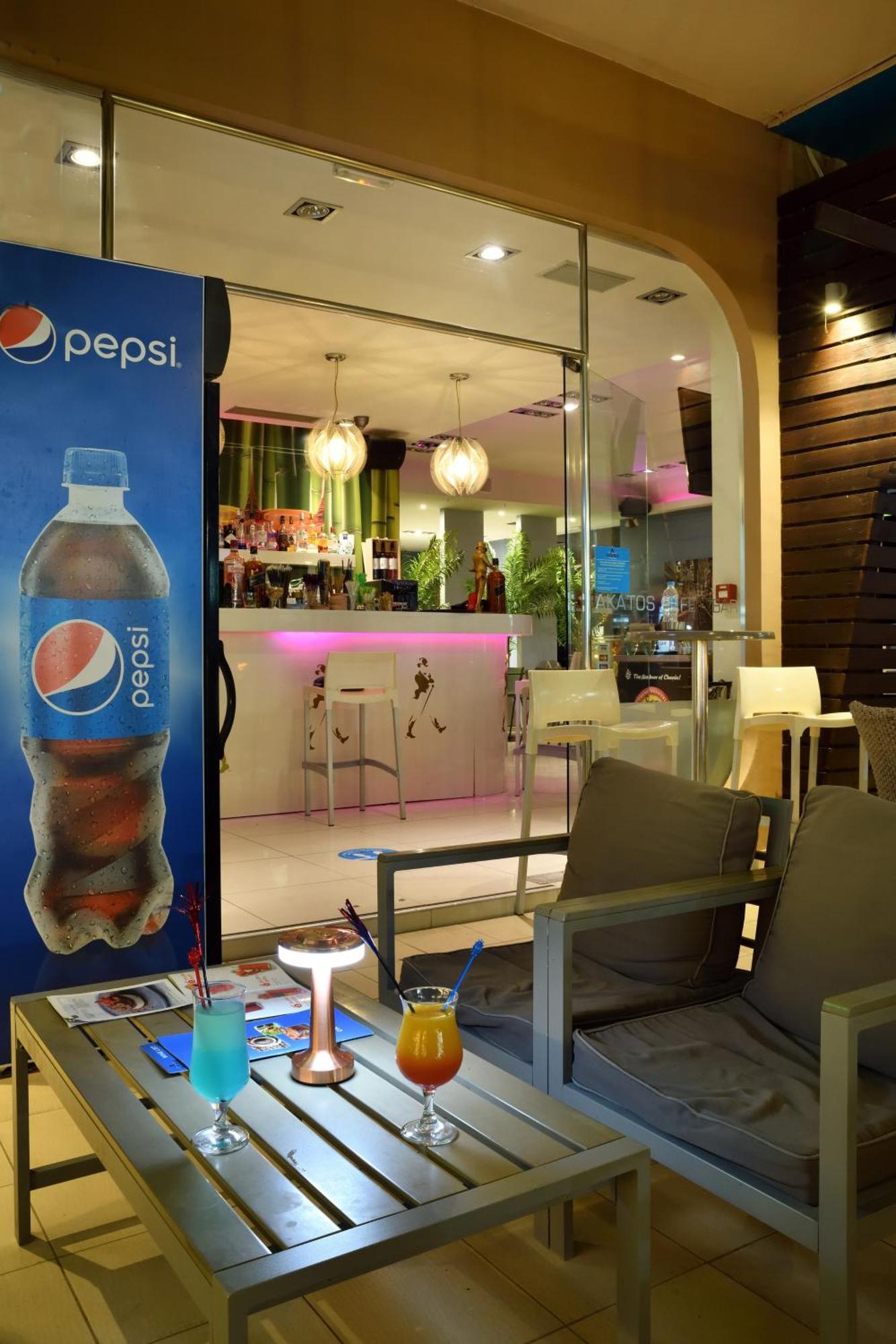 Akatos Hotel Agia Marina Екстериор снимка