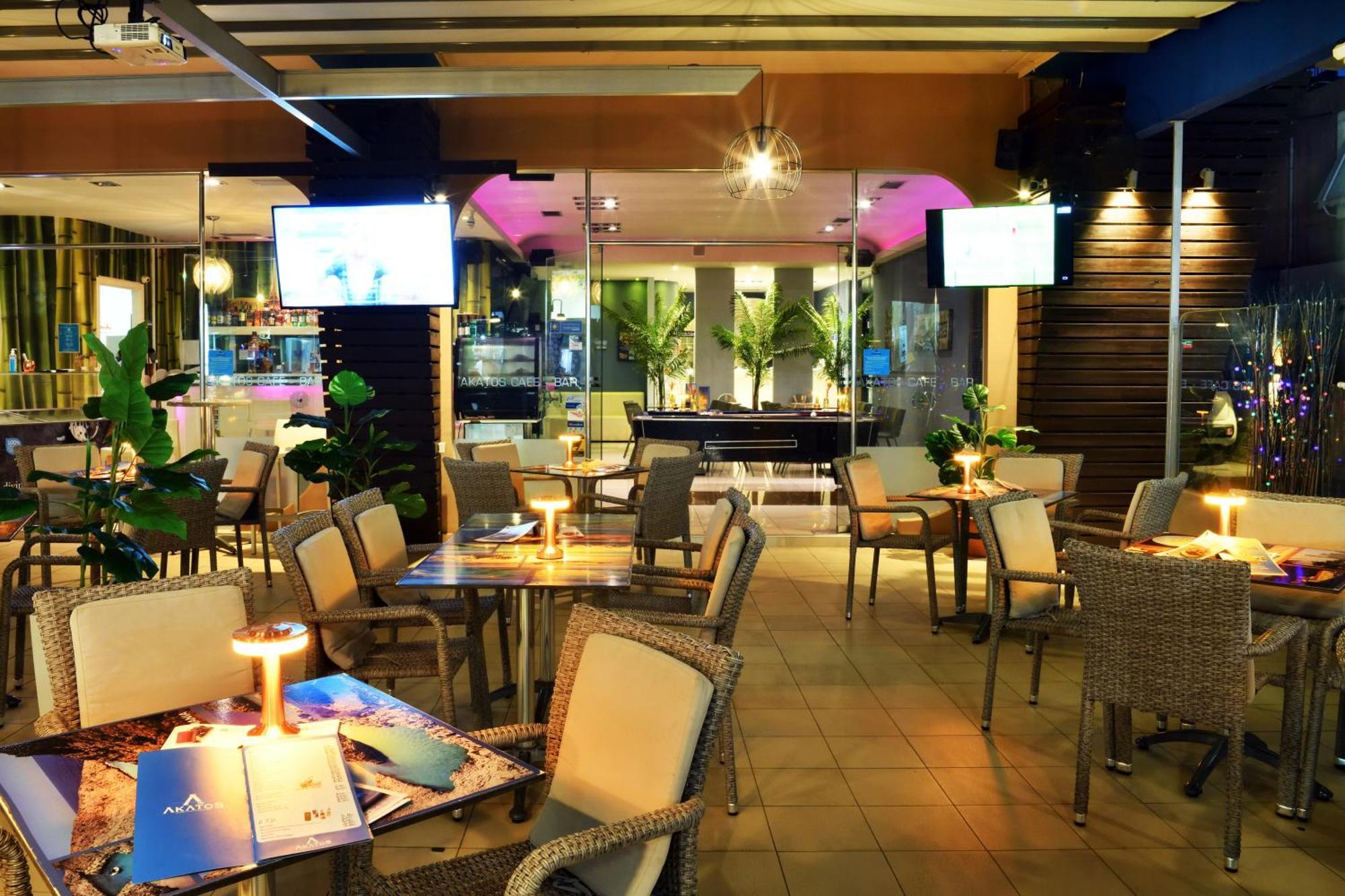 Akatos Hotel Agia Marina Екстериор снимка