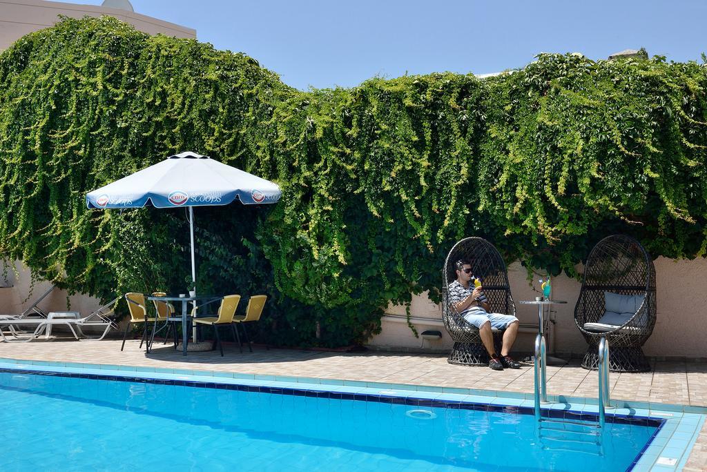 Akatos Hotel Agia Marina Екстериор снимка