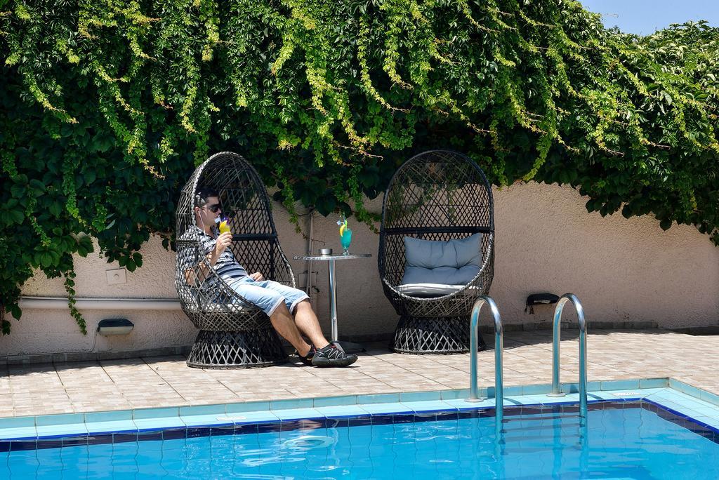 Akatos Hotel Agia Marina Екстериор снимка