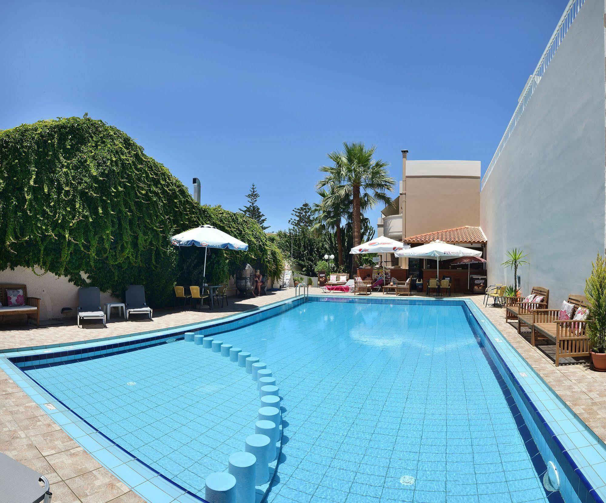 Akatos Hotel Agia Marina Екстериор снимка